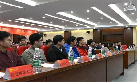 今天，我们在这里...