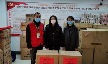 岂曰无衣？与子同裳